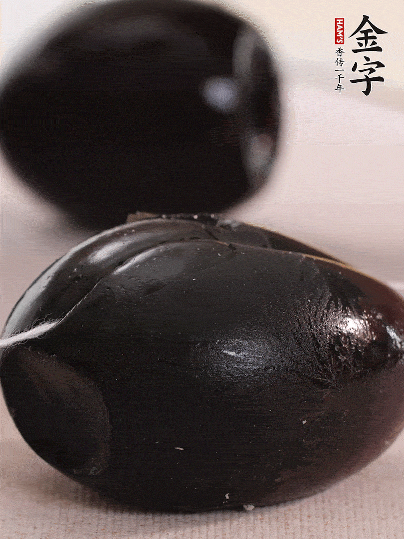 娃娃菜金針菇去跟洗凈，皮蛋改刀。