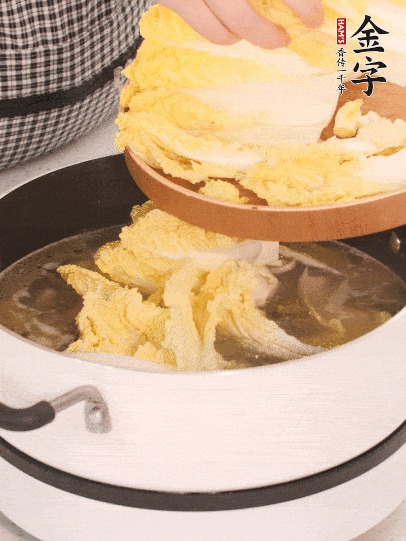 放入娃娃菜、金針菇再燉煮5分鐘。