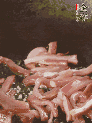 再放豌豆苗翻炒均勻。