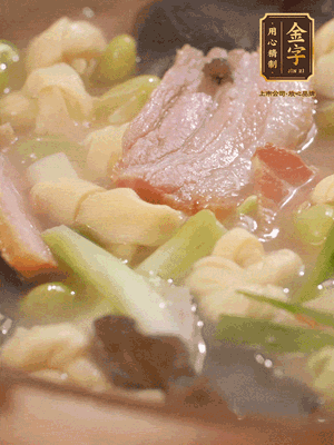 最后加一點(diǎn)蠔油、雞精調(diào)味